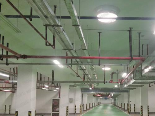 地下室黑暗變明亮，索樂圖導光管不用電也能做到