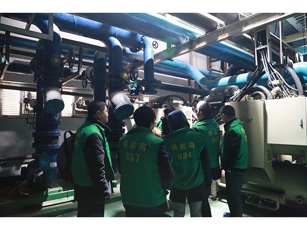 工廠陳舊中央空調(diào)能耗大，磁懸浮變頻機(jī)組給你理想的節(jié)能效益